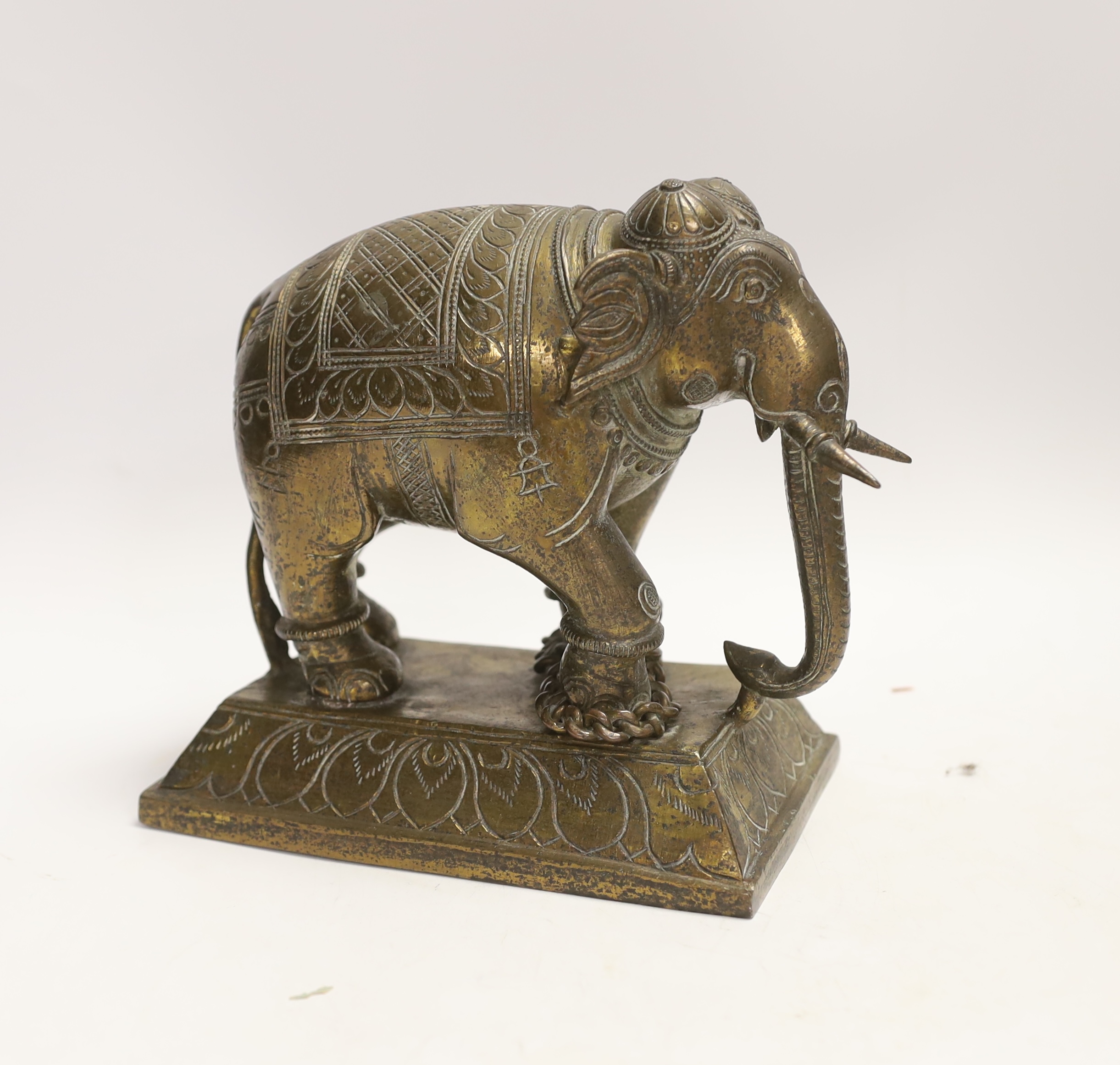 An Indian bronze model of an elephant, 18cm high